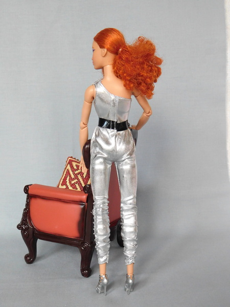 Кукла Barbie Looks #11 вид сзади