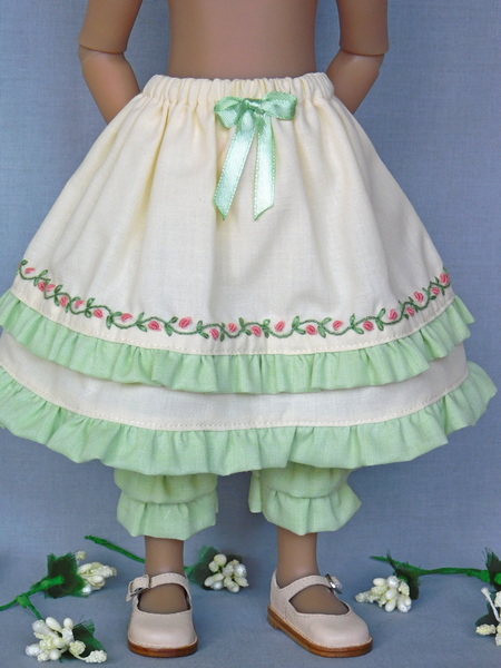 Нижняя юбка для куклы с вышивкой