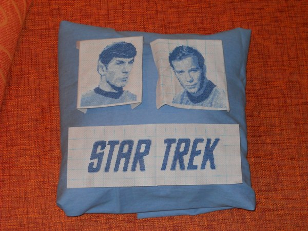 вышитая подушка Star Trek