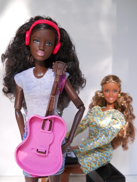 кукла Барби с гитарой