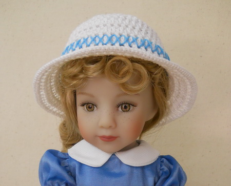 вязаная шляпа для куклы 