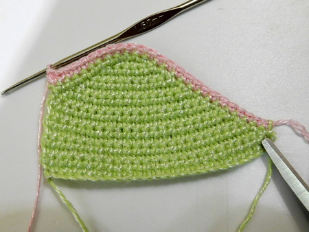 смена цвета при вязании берета или кепки укороченными рядами