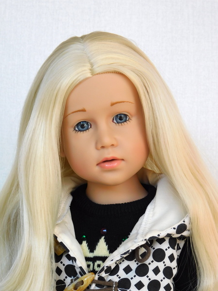 Кукла Свенья с платиновыми волосами