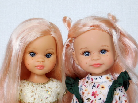 сравнение Снежаны и Клео с розовыми волосами Паола Рейна