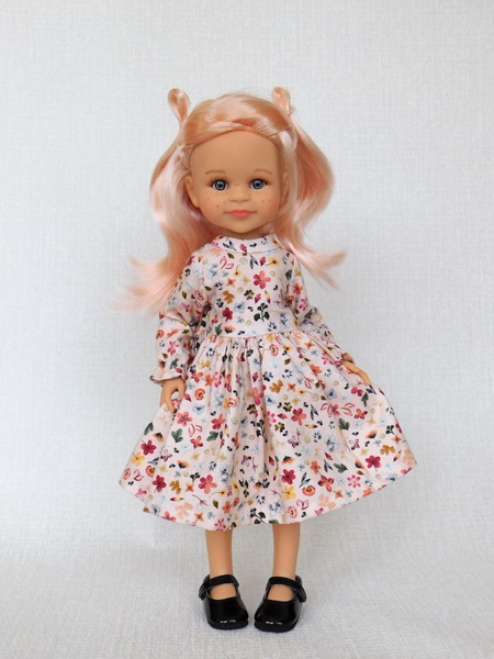 платье куклы Клео с розовыми волосами Паола Рейна