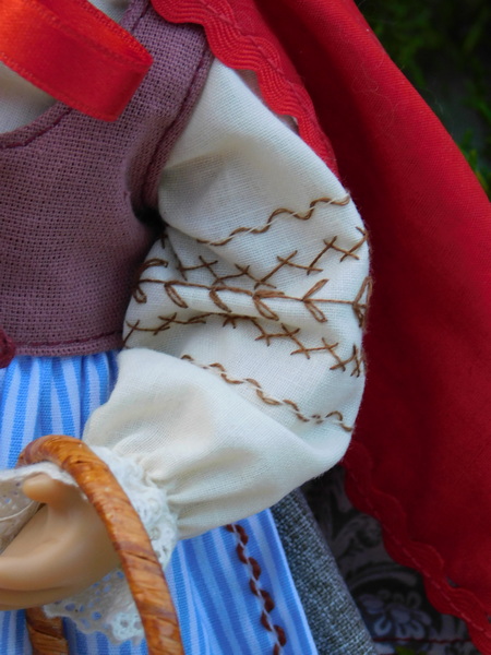 Ручная вышивка одежды для кукол