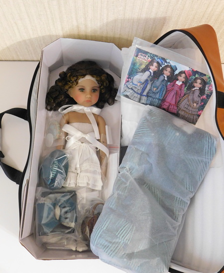 Кукла Роза Руби Ред в сумке-переноске