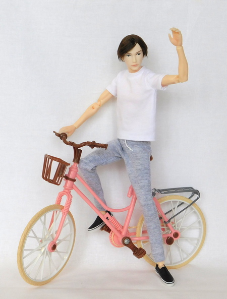 Велосипед для кукол и кукла Девять от Петворкс