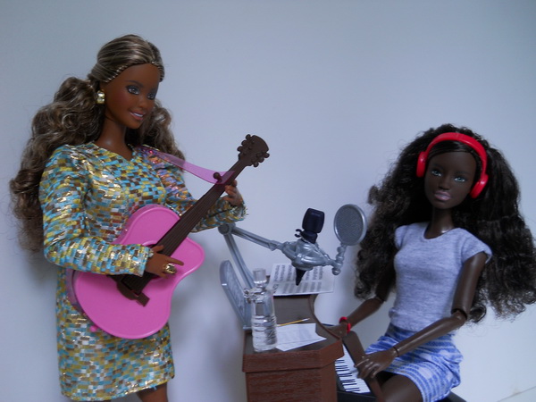 кукла Барби музыкант и Барби луковка