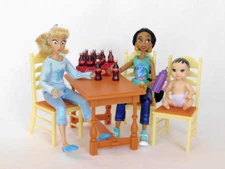 Золушка и Жасмин из набора Ralph breaks the Internet Disney princess 13-doll set with Vanellope