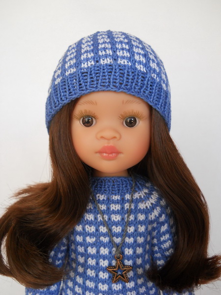 кукла белокожая Нора в вязаной шапке