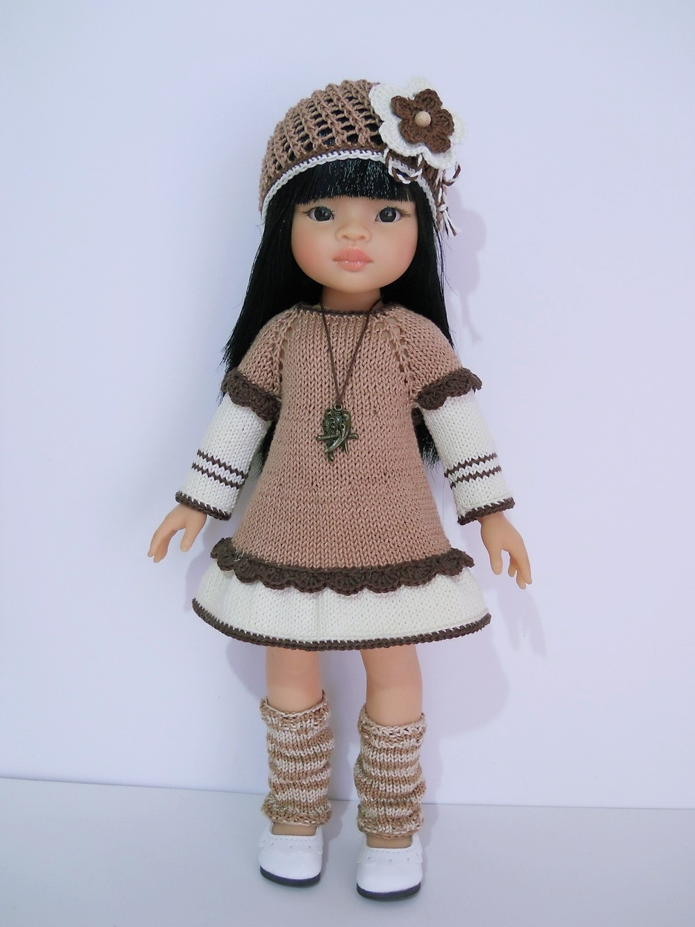 кукла Лиу Paola Reina и вязанная шапочка