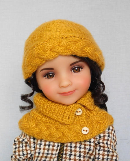 Шапка и шарф-манишка для куклы "Коса"